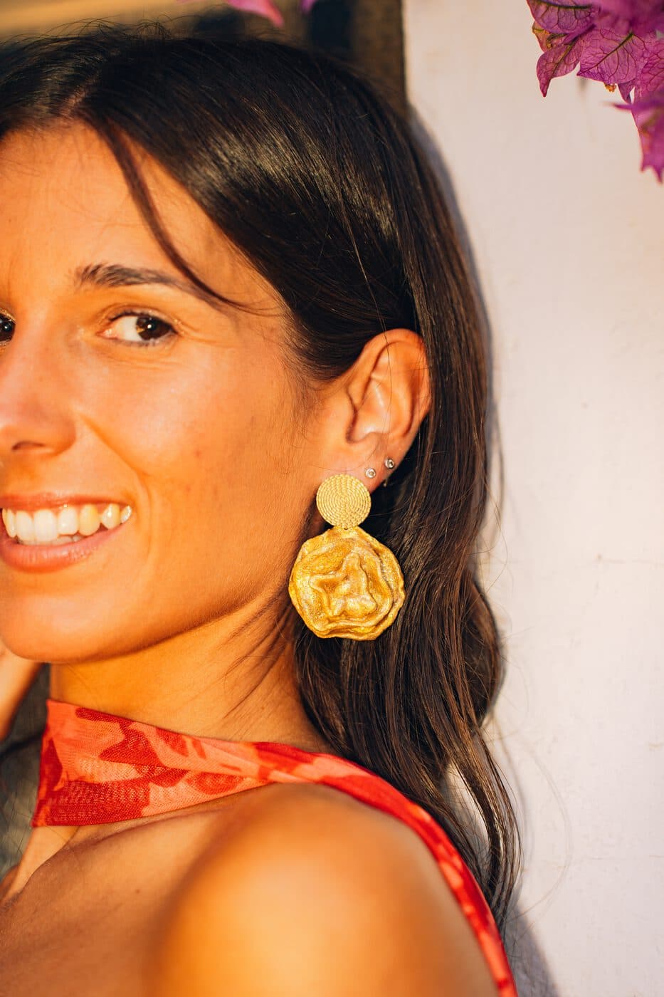 Flor Dorada, pendientes artesanales con flores preservadas en resina
